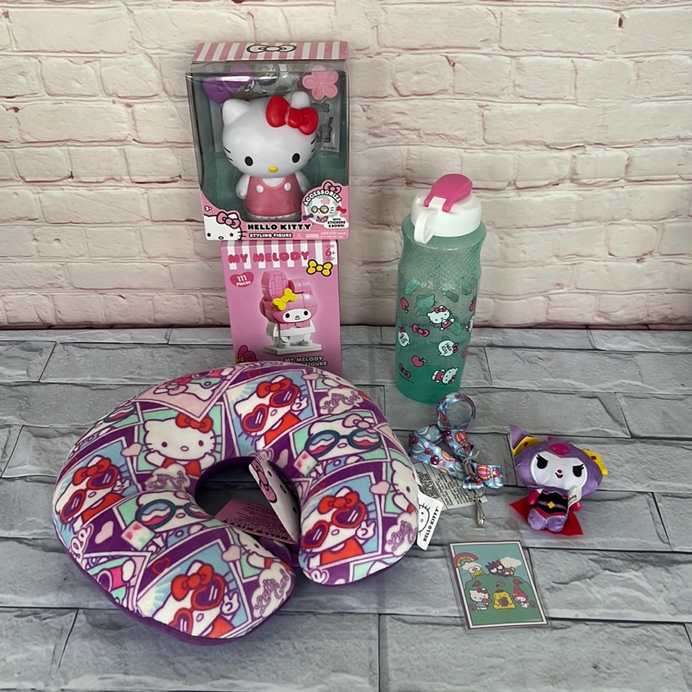 Hello kitty bundle of 7 pieces